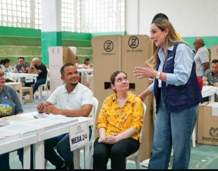 ESTAMOS EN LOS PUESTOS DE VOTACION